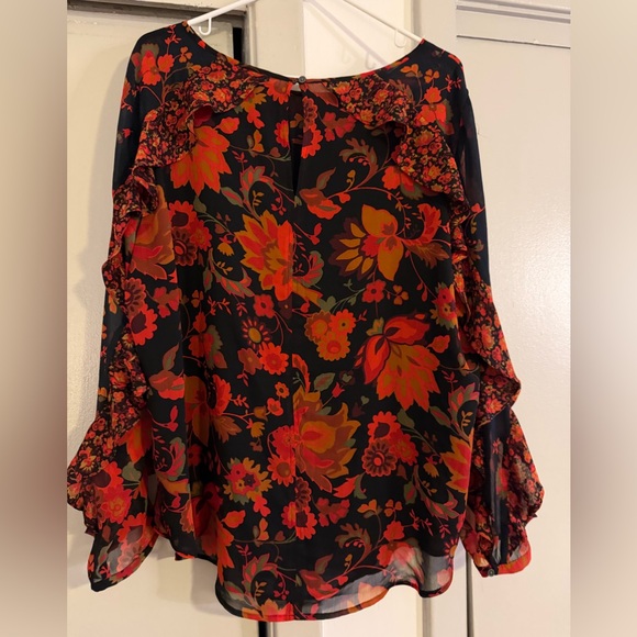 Women’s Loft Blouse - Picture 3 of 6